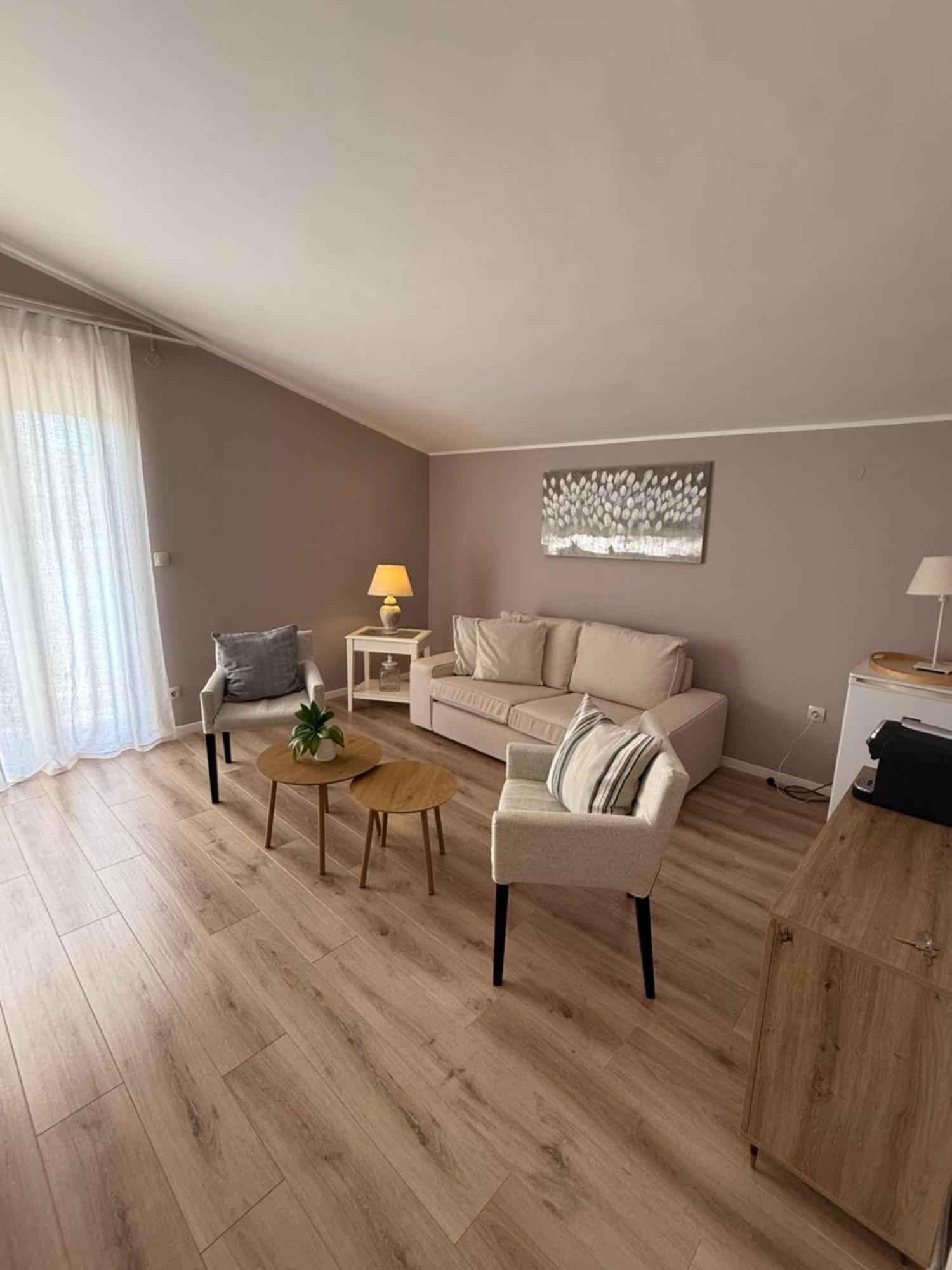 Apartment Francos Primošten Exteriör bild